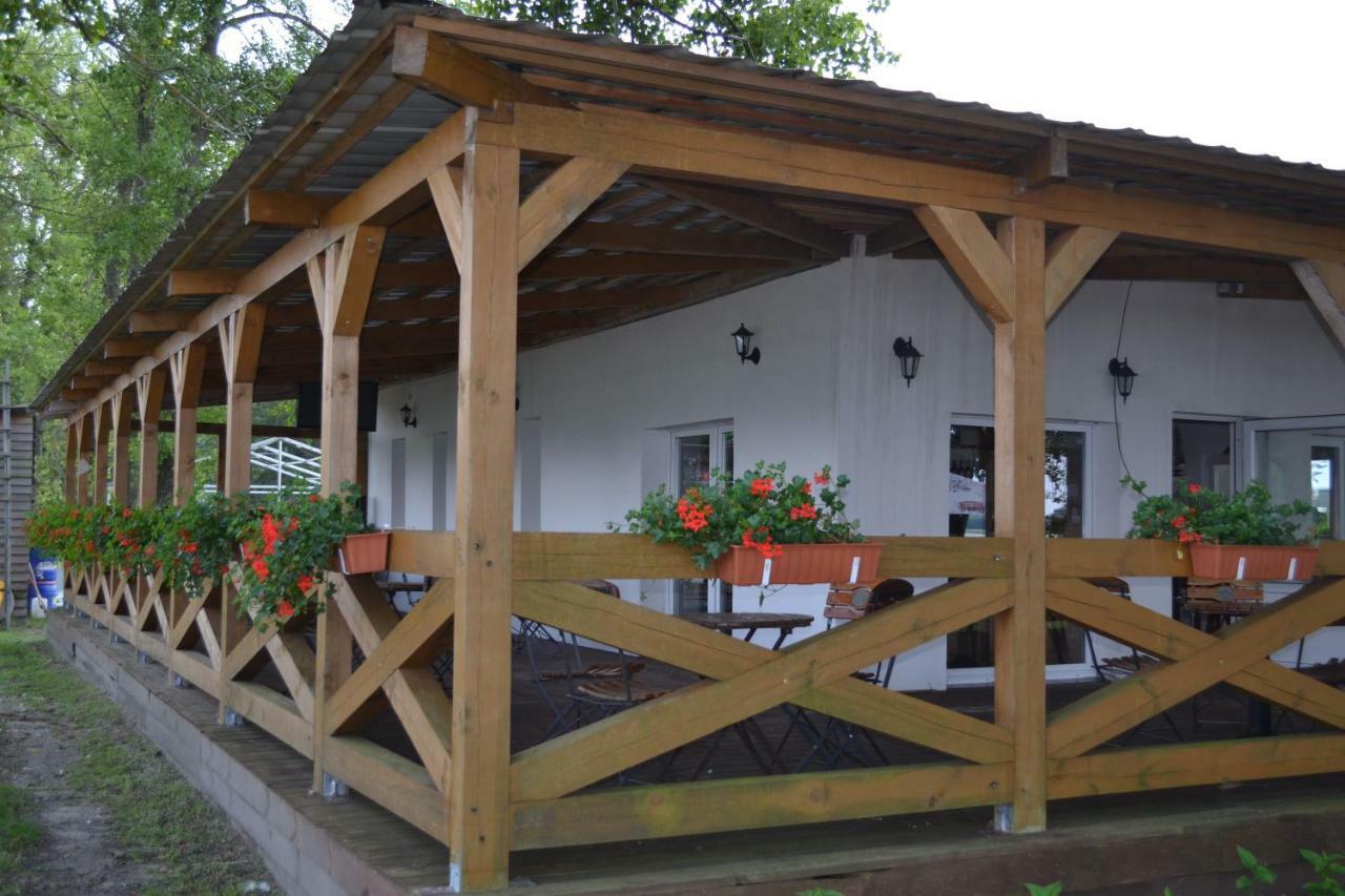 Camping Szczecinek Domy Wypoczynkowe Exterior photo